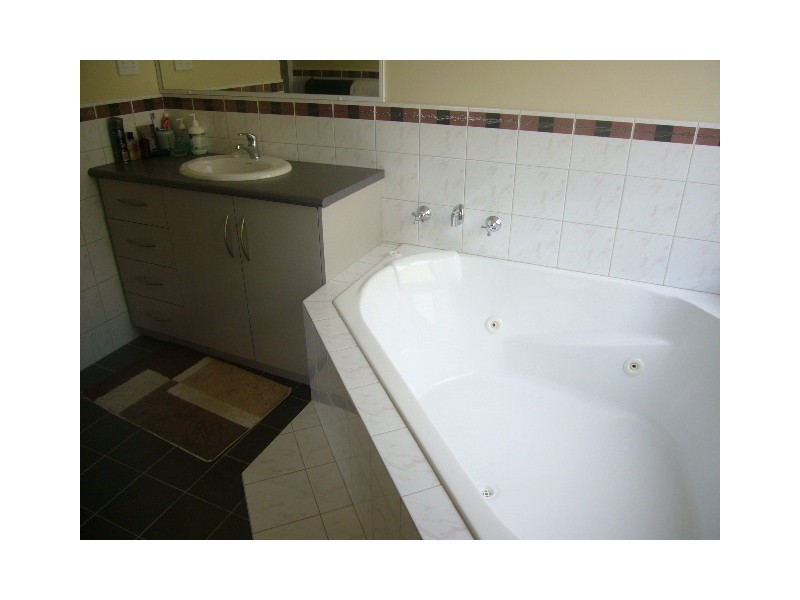 6 Basile Ct, Wandina WA 6530