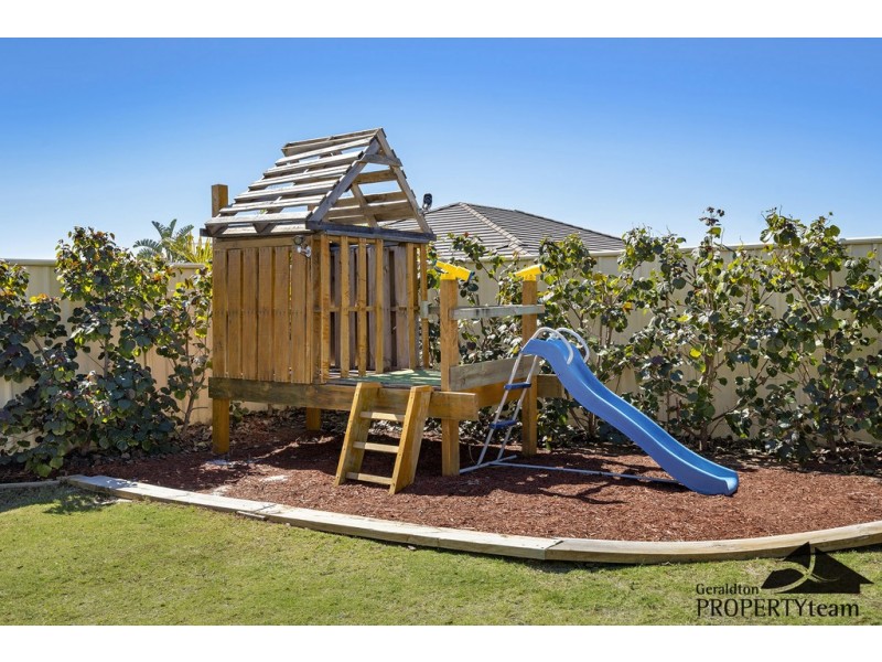 12 Brittania Parade, Wandina WA 6530