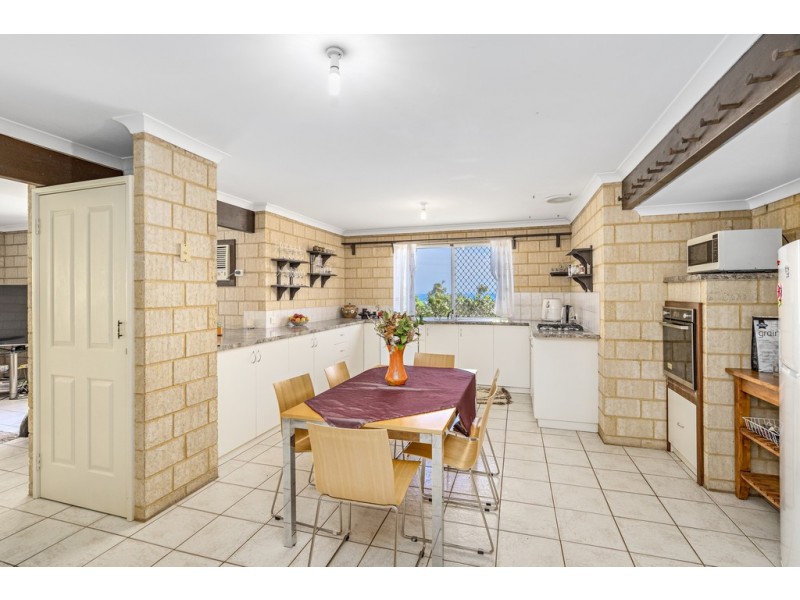 7 Vince Court, Wandina WA 6530