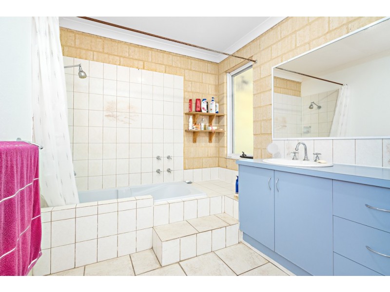 7 Vince Court, Wandina WA 6530