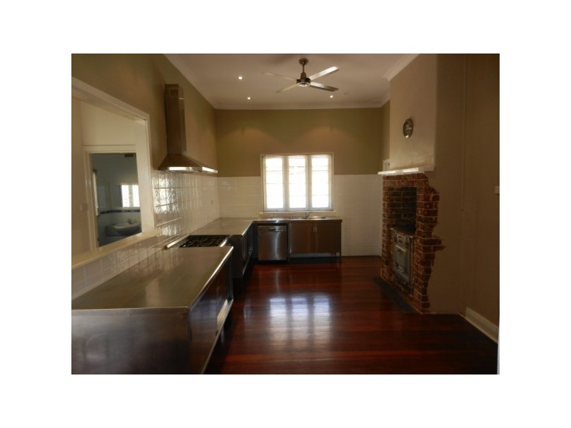 142 Augustus St, Geraldton WA 6530