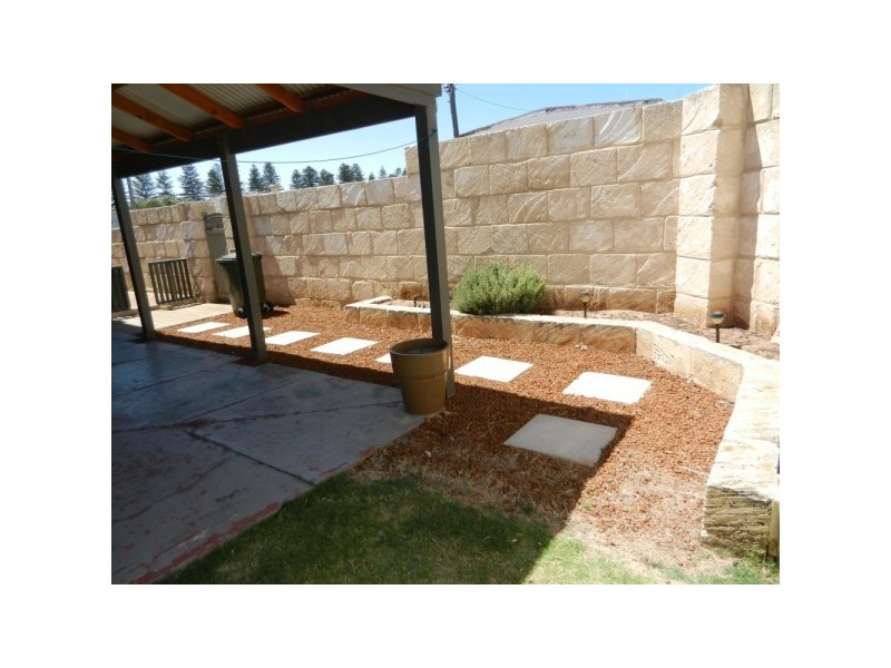 142 Augustus St, Geraldton WA 6530