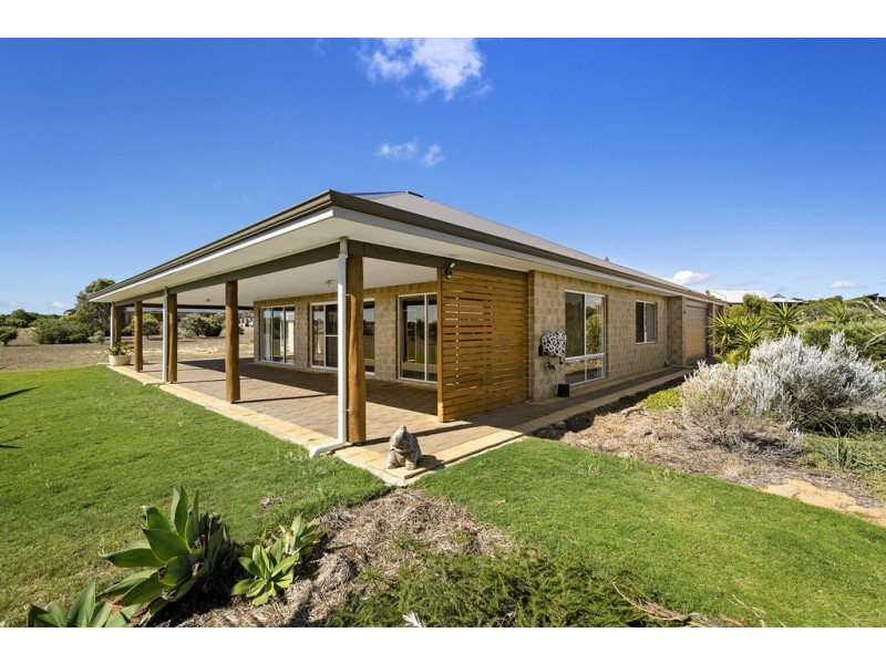 18 Dolbys Drive, Waggrakine WA 6530