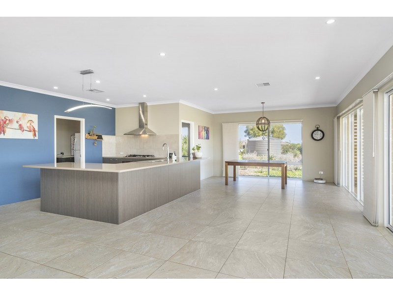 18 Dolbys Drive, Waggrakine WA 6530