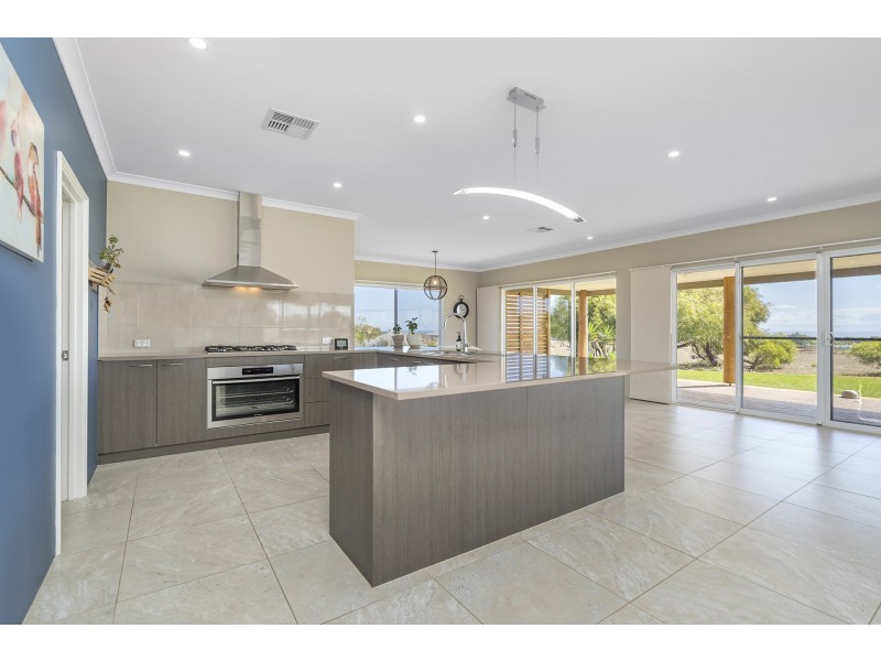 18 Dolbys Drive, Waggrakine WA 6530