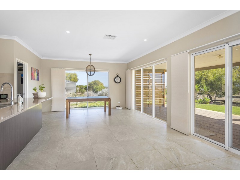 18 Dolbys Drive, Waggrakine WA 6530