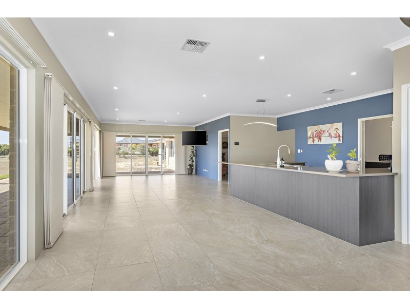 18 Dolbys Drive, Waggrakine WA 6530