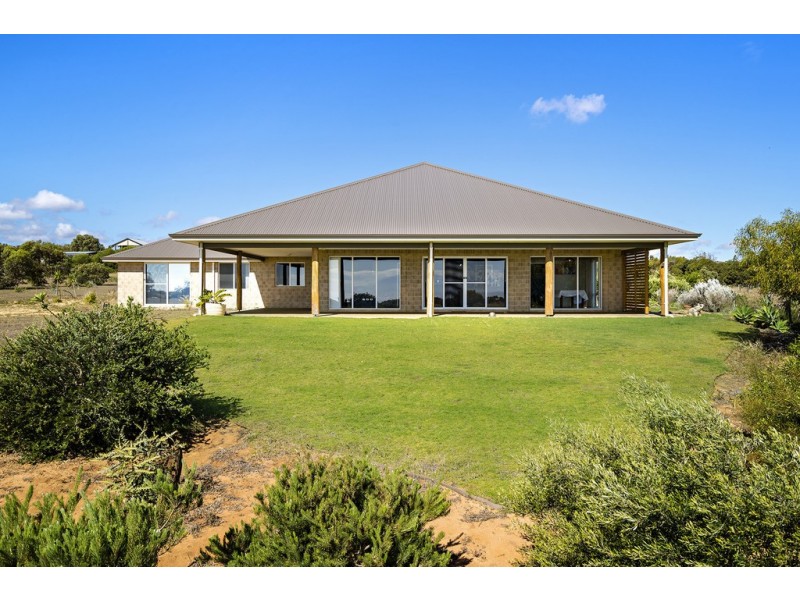 18 Dolbys Drive, Waggrakine WA 6530