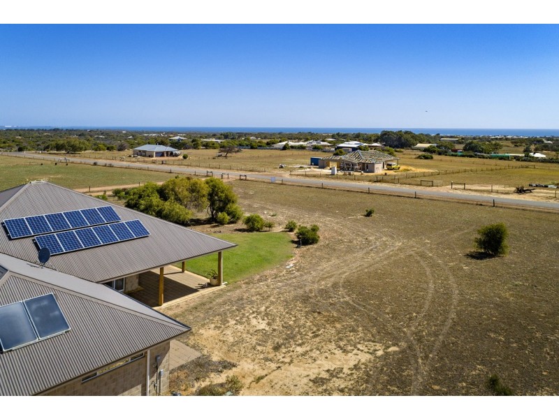 18 Dolbys Drive, Waggrakine WA 6530