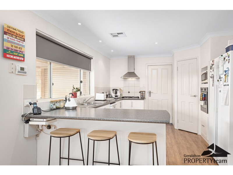 14 Coveside Way, Drummond Cove WA 6532