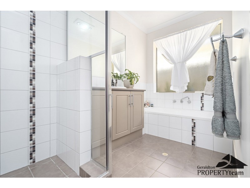 14 Coveside Way, Drummond Cove WA 6532