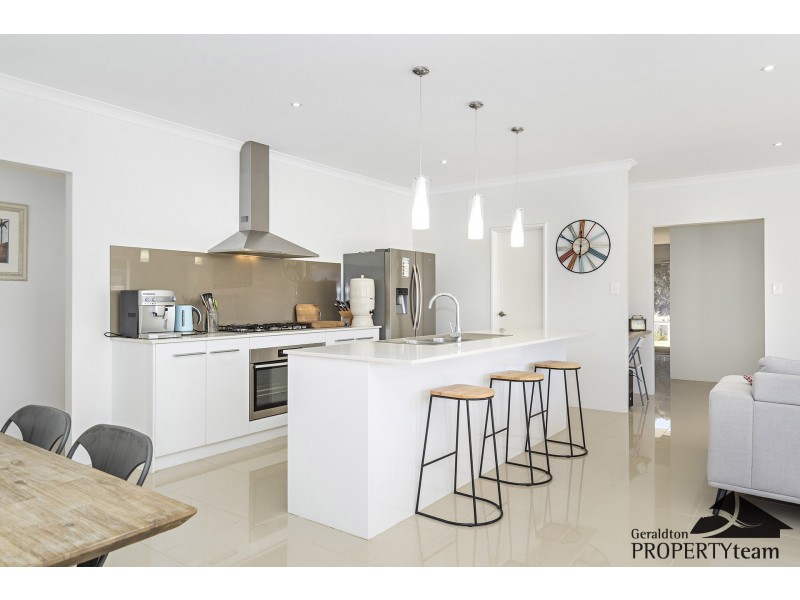 77 Stillwater Avenue, Drummond Cove WA 6532