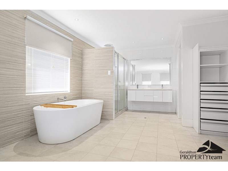 77 Stillwater Avenue, Drummond Cove WA 6532