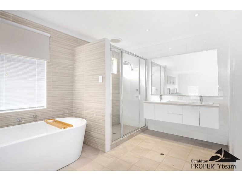 77 Stillwater Avenue, Drummond Cove WA 6532