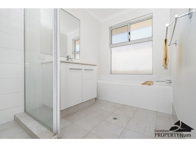 77 Stillwater Avenue, Drummond Cove WA 6532