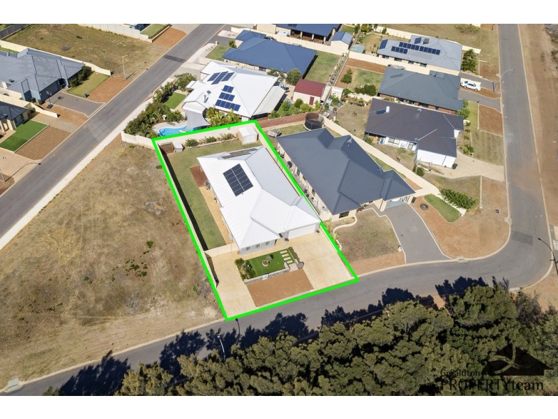 77 Stillwater Avenue, Drummond Cove WA 6532