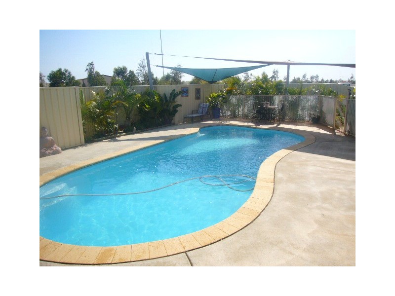 13 Polwarth Pde, Deepdale WA 6532