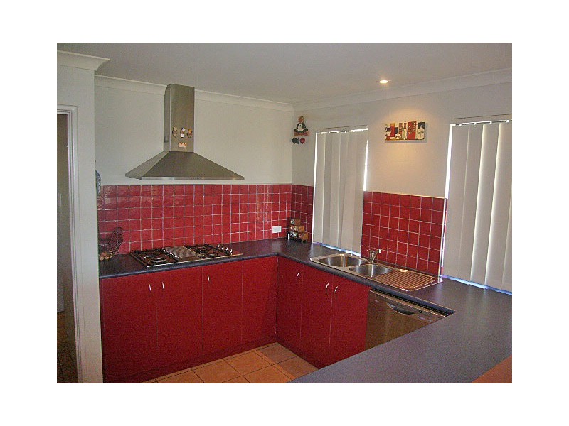 13 Polwarth Pde, Deepdale WA 6532