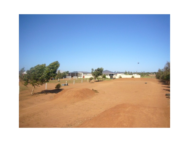 13 Polwarth Pde, Deepdale WA 6532