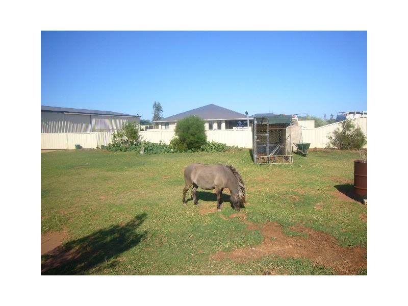 13 Polwarth Pde, Deepdale WA 6532