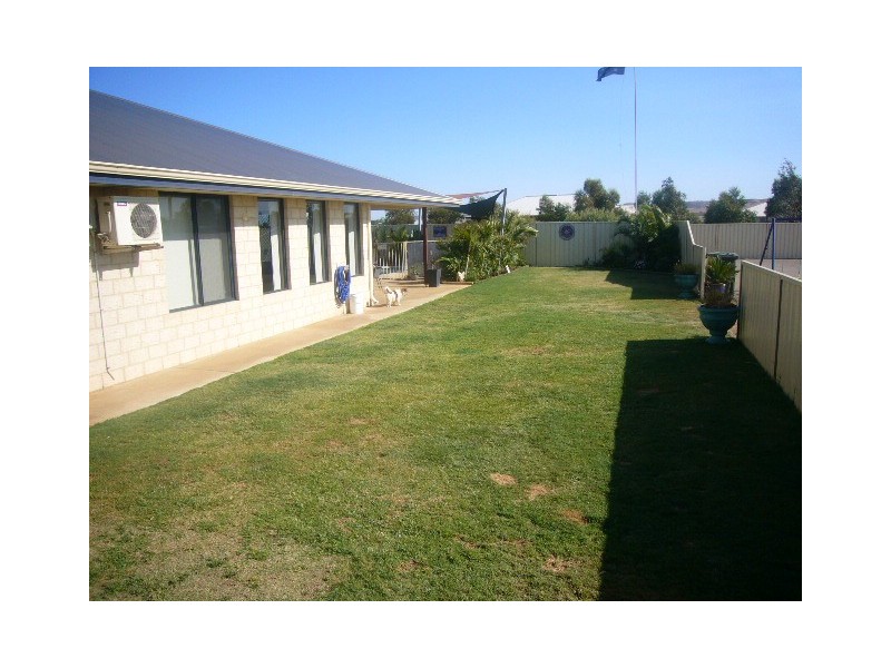 13 Polwarth Pde, Deepdale WA 6532