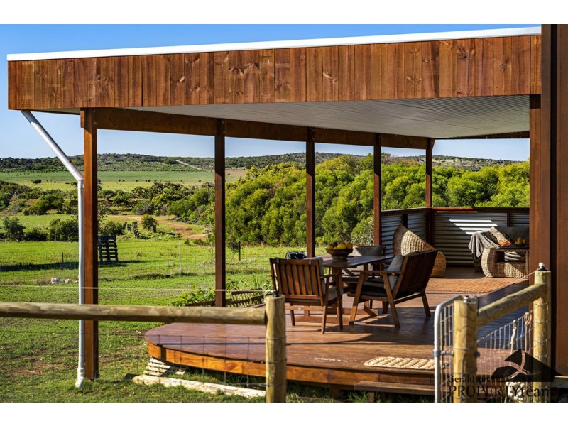 203 Phillips Road, Greenough WA 6532