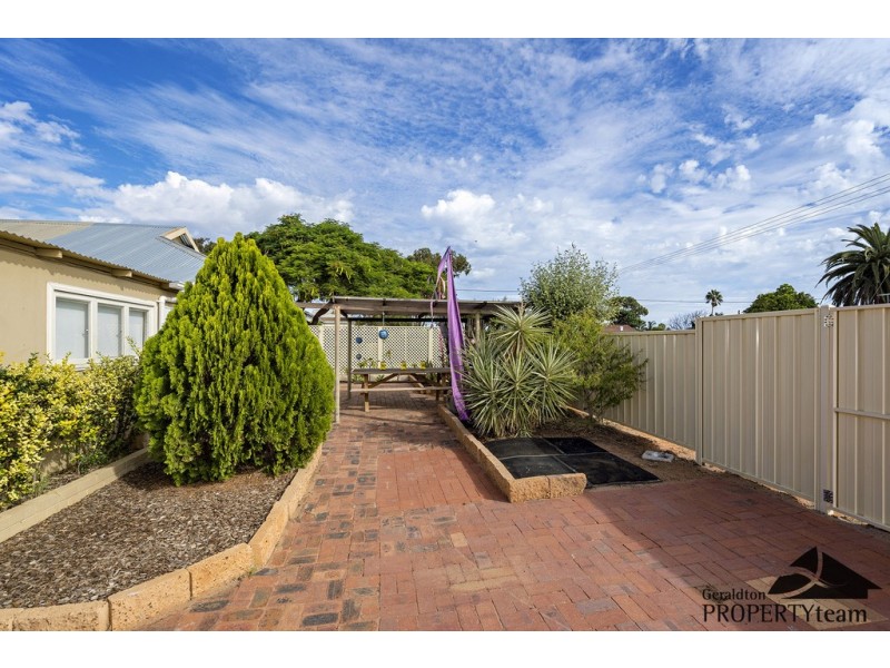 231 First Street, Wonthella WA 6530