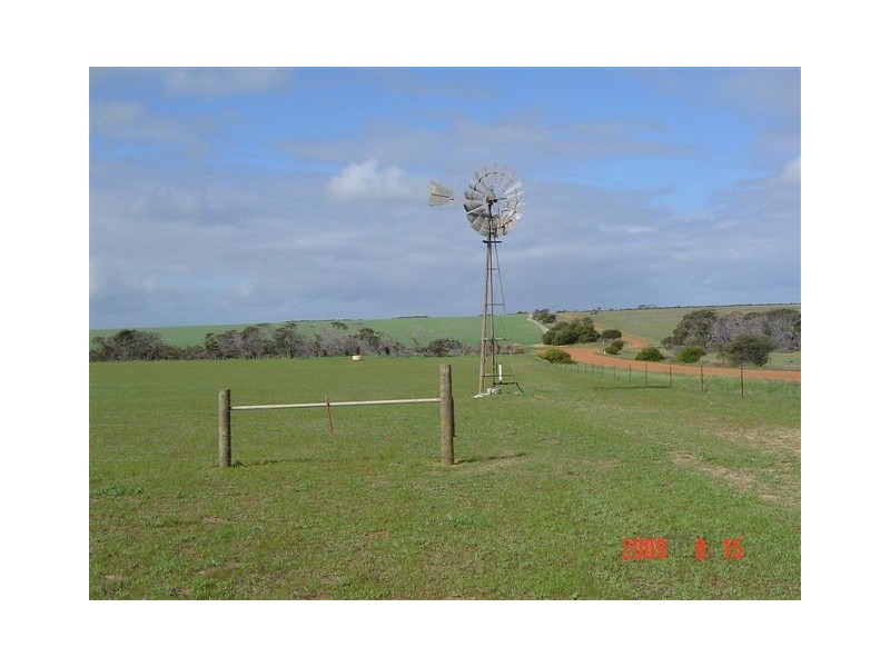 18 James Eastough Rd, Howatharra WA 6532