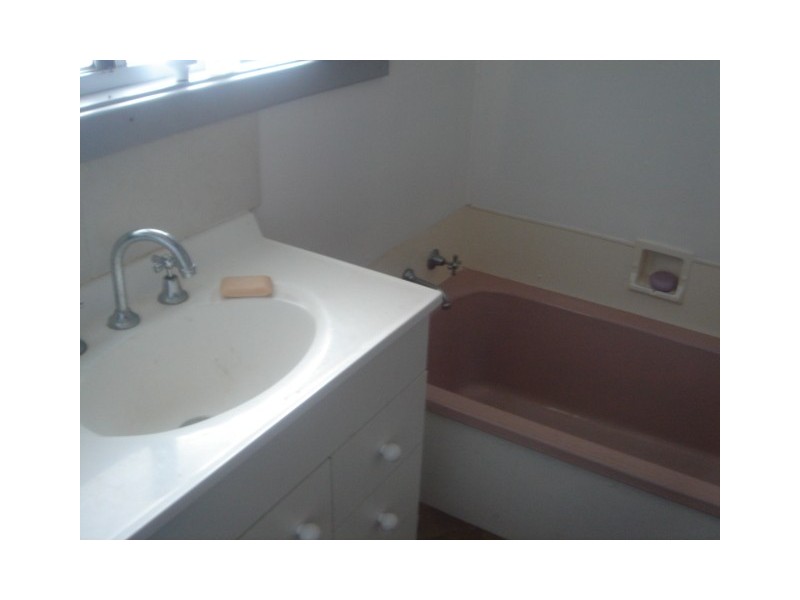 217 First St, Wonthella WA 6530