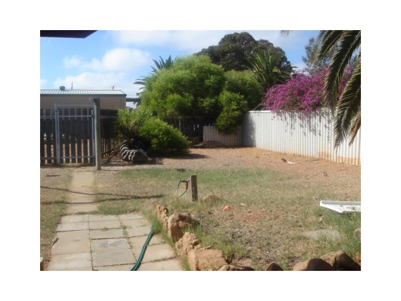 217 First St, Wonthella WA 6530