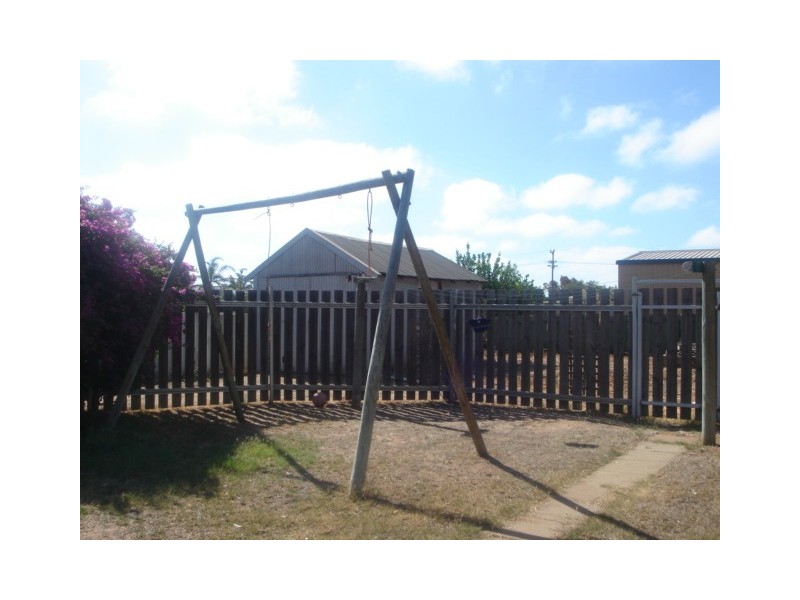 217 First St, Wonthella WA 6530