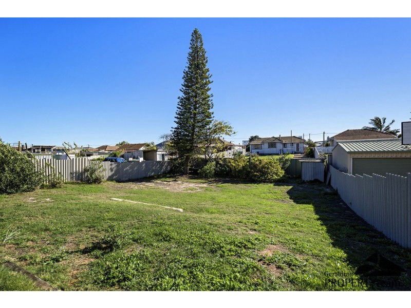 13 Whitfield Street, Beachlands WA 6530