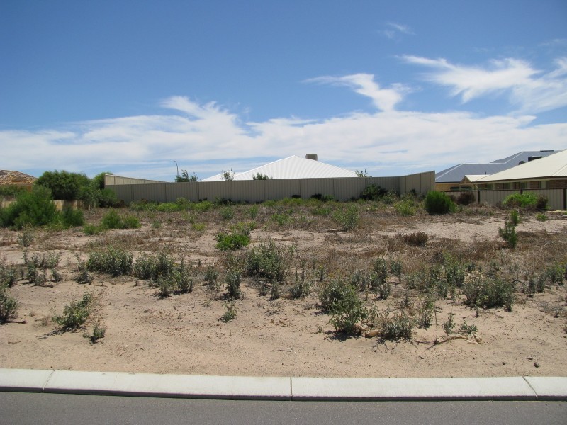 4 Tartan Place, Wandina WA 6530