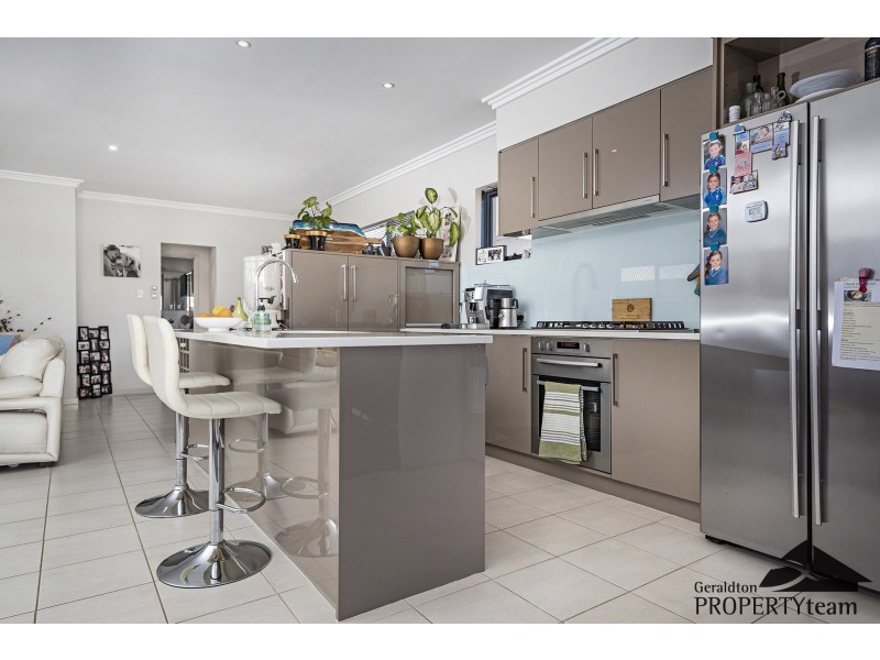 4/305 Chapman Road, Bluff Point WA 6530