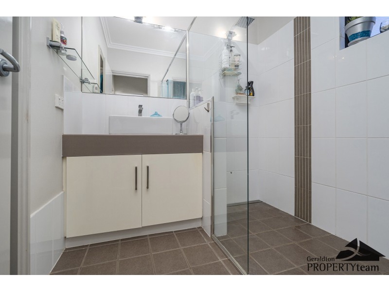 4/305 Chapman Road, Bluff Point WA 6530