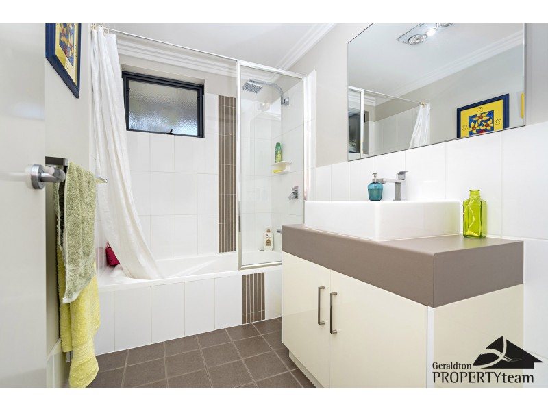 4/305 Chapman Road, Bluff Point WA 6530