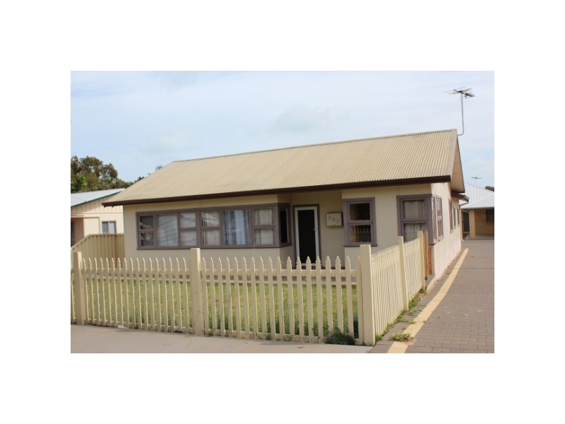 207A Fifth Street, Wonthella WA 6530