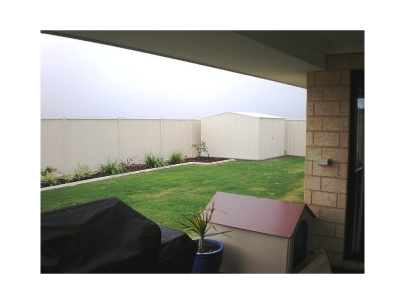 16 Yolanda Edge, Wandina WA 6530