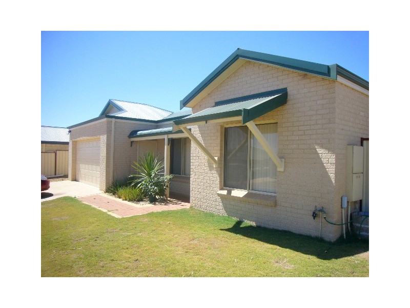 2 Magnolia Wynd, Wandina WA 6530