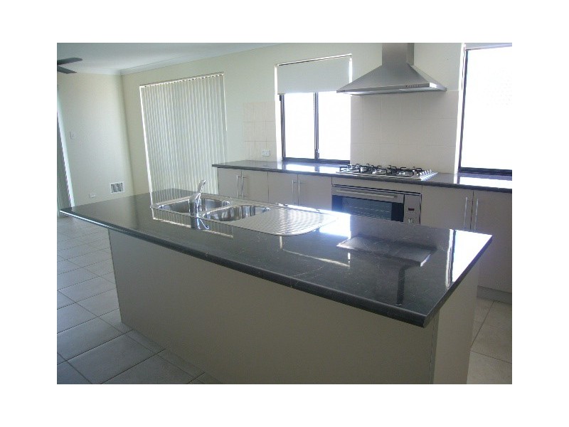 8 Alera Entrance, Wandina WA 6530