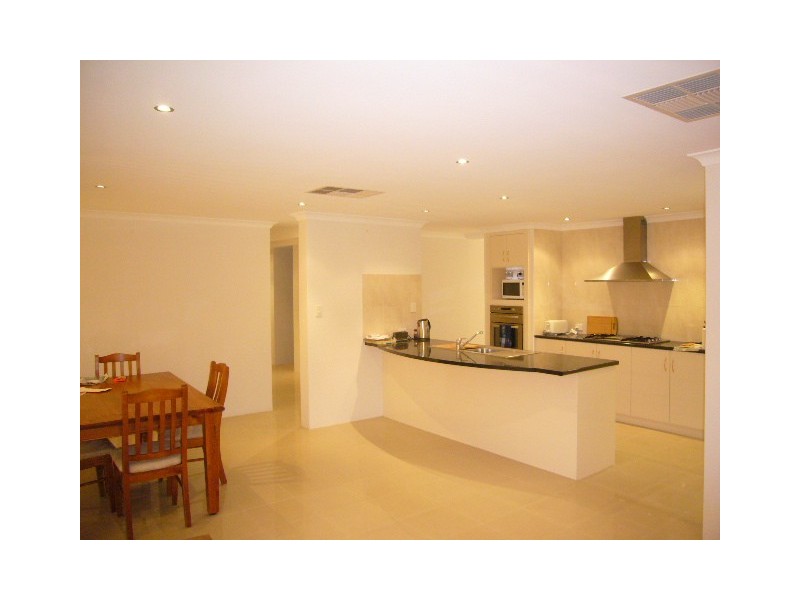 8 Conway St, Geraldton WA 6530