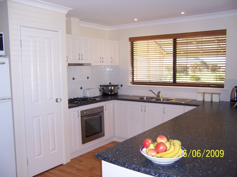 19 Polwarth Pde, Deepdale WA 6532