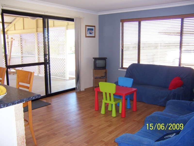 19 Polwarth Pde, Deepdale WA 6532