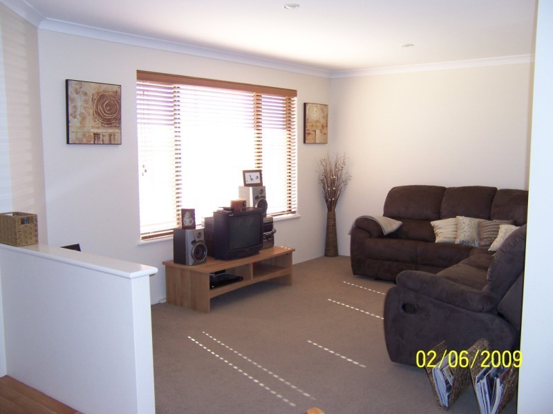 19 Polwarth Pde, Deepdale WA 6532
