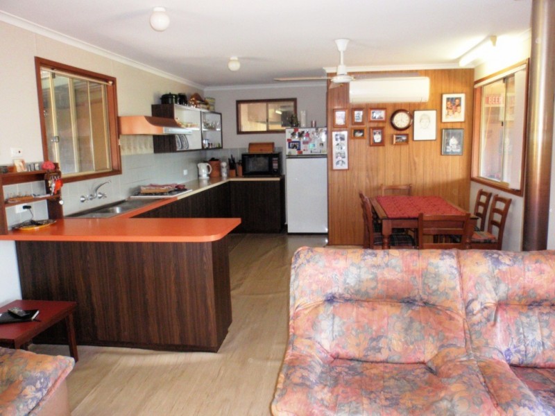 5 Elliott St, Isseka WA 6535