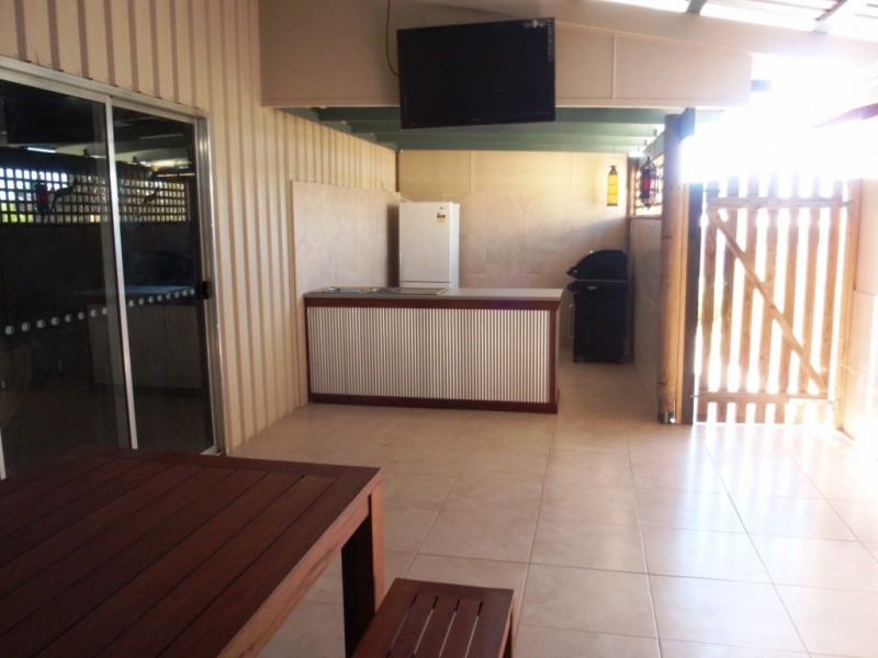 5 Elliott St, Isseka WA 6535