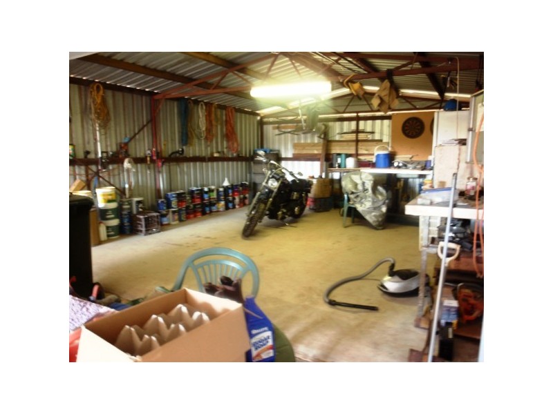 5 Elliott St, Isseka WA 6535