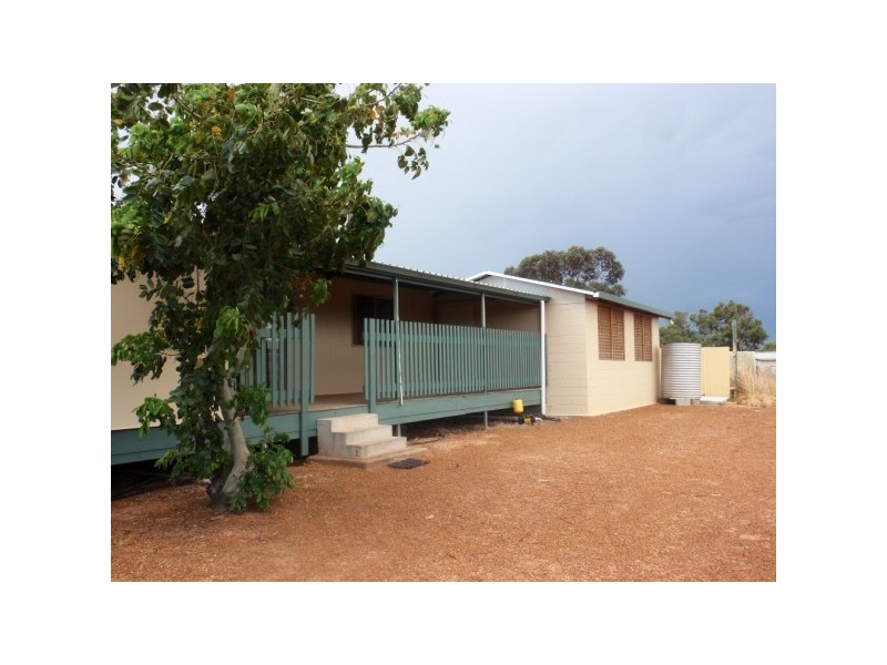 5 Elliott St, Isseka WA 6535