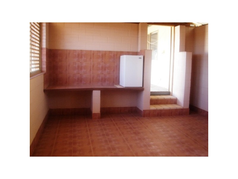 5 Elliott St, Isseka WA 6535