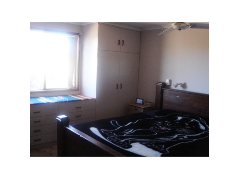 5 Elliott St, Isseka WA 6535